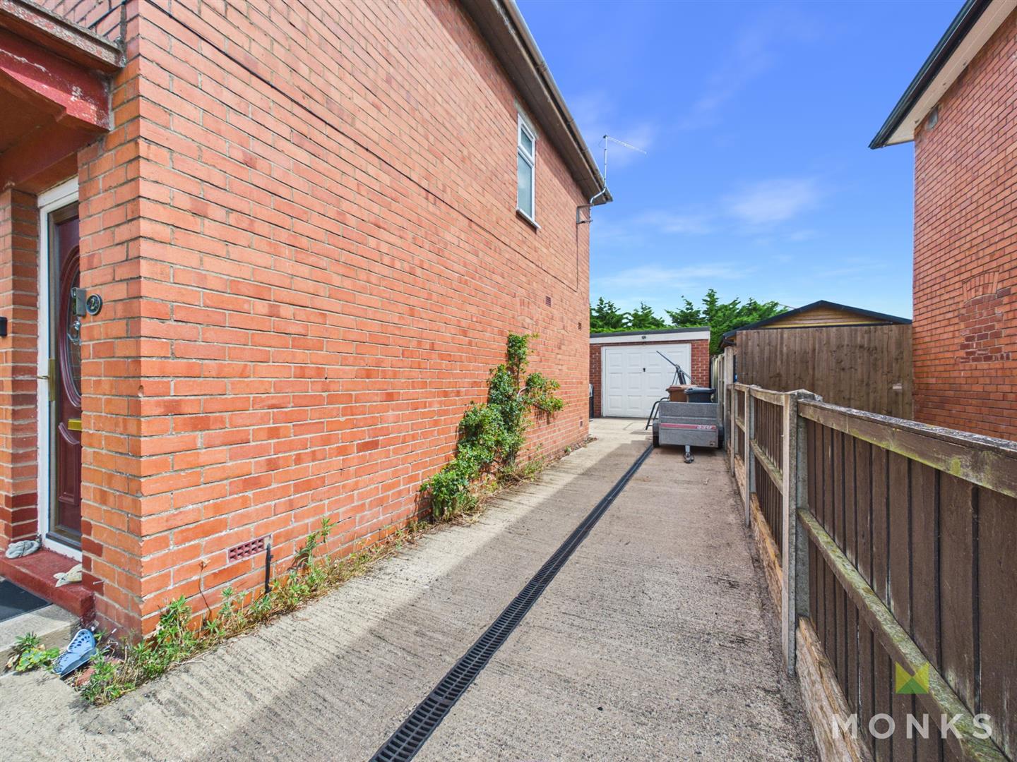2 Fitzalan Close, Oswestry, SY11 4PG For Sale